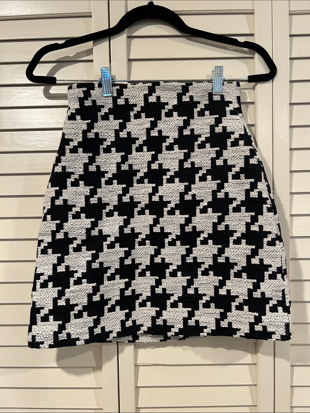 H&M Black and White Houndstooth Mini Skirt Size 4